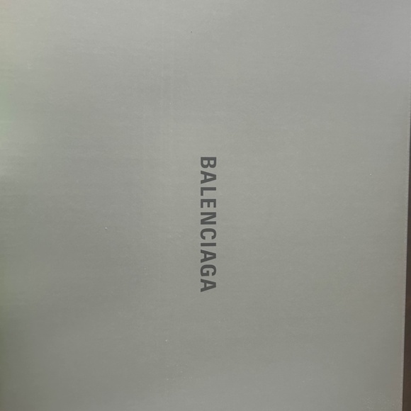 Balenciaga Runner - Picture 2 of 4
